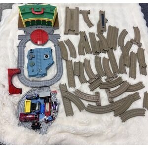 Fisher-Price Thomas the Train: Take-n-Play Folding Tidmouth Sheds Tracks Trains